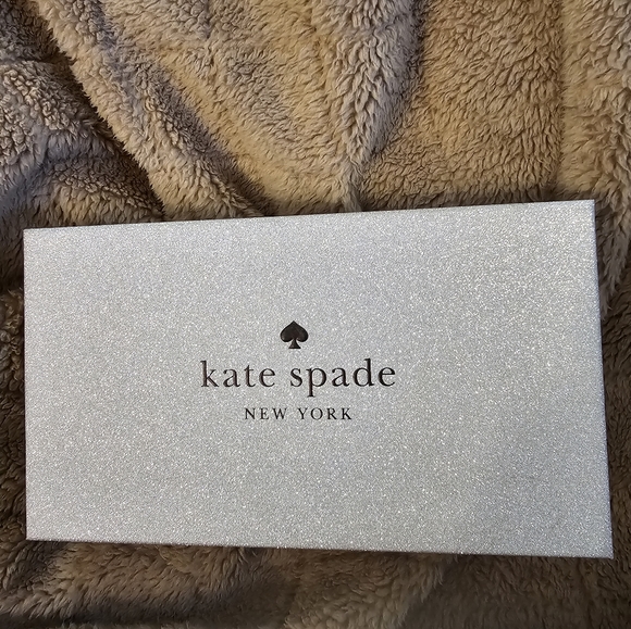 NWT KATE SPADE MEDIUM FLAP PHONE WRISTLET WALLET FLORAL **READY TO GIFT IN BOX** - Picture 3 of 9